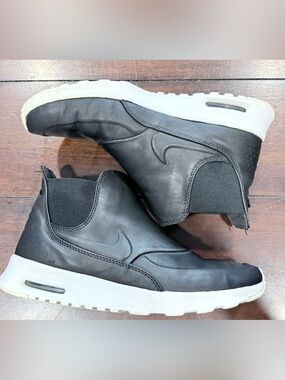 Nike Women's Air Max Thea Mid boots, 8.5